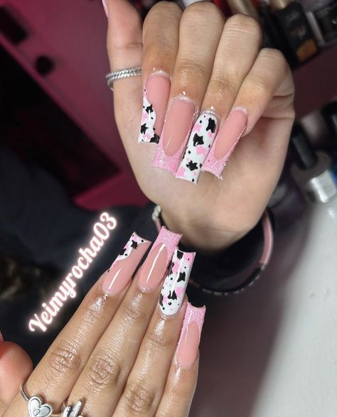 Pink Vaquita Nails, Blue Cow Print Nail Ideas, Pink Cowprint Nails Acrylic, Pink Cow Print Nails Acrylic, Pink Cowprint Nails, Vaquita Nails, Vaquera Nails, Dope Nail Designs Mid Length, Pink Cow Nails