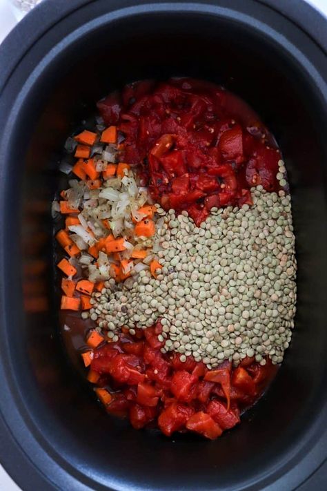 Crockpot Vegan Bolognese With Red Wine - Salt & Sprinkles Vegan Italian Food, Crockpot Vegan, Slow Cooker Vegan, Happy Money Saver, Veg Meals, Vegan Italian Recipes, Lentil Bolognese, Vegan Bolognese, Slow Cooker Lentils