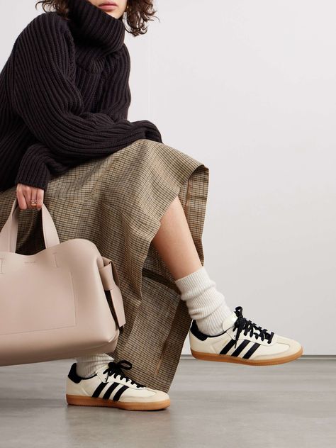 Low Sneakers Outfit, Adidas Originals Outfit, Samba Adidas Outfit, Adidas Samba Outfits, Chic Travel Outfit, Samba Outfits, Parisian Outfit, Adidas Outfit Women, Samba Adidas