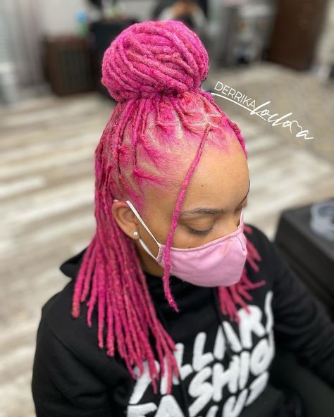 @derrikaloclova on Instagram: “Bubblegum 💗 IM CURRENTLY NOT ACCEPTING NEW CLIENTS 🥲, BUT... my team is 👉🏽 @teamloclova 🤩🤩🤩#womenwithlocs #locmaintenance #olaplex…” Dyed Dreadlocks, Dreadlocks Art, Pink Dreadlocks, Color Locs, Loc Colors, Dyed Locs, Dyed Dreads, Loc Retwist, Pretty Locs