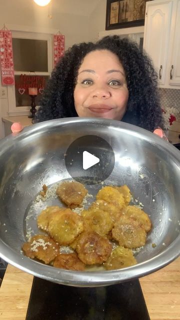 Damaris S on Instagram: "Tostones in Garlic Sauce #tostones #garlic #football #quickrecipeideas #instagood #cookingideas" Tostones Sauce, Tostones Recipe, Chinese Garlic, Rican Food, Spanish Recipes, Puerto Rican Recipes, January 29, Spanish Food, Garlic Sauce