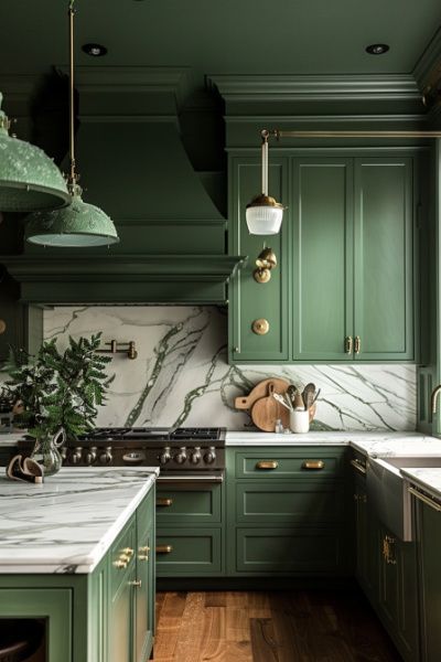 Royal Green Kitchen Cabinets, Green Quartz Countertops Kitchen, Green Cabinets Backsplash Ideas, Green Marble Backsplash, Green Kitchen Cabinets Black Countertop, Kitchen Ideas Unique, Olive Kitchen Cabinets, Kitchen Glam, Green Kitchen Ideas