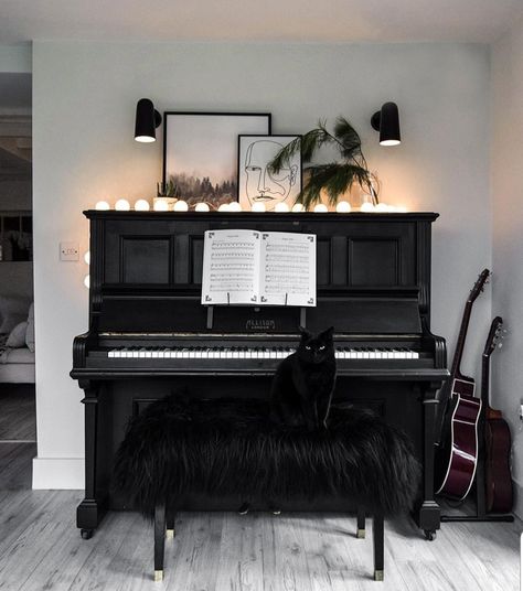 Piano Living Room Decor, Black Piano Living Room, Black Piano Decor, Piano Makeover Ideas, Piano Room Aesthetic, Upright Piano Decor, Piano Styling, Piano Room Decor, Musician Room