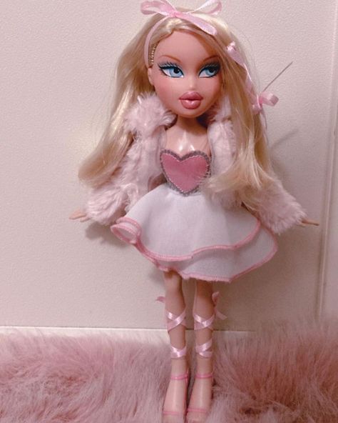 Bratz Cloe, Doll Toys, Harajuku, Valentines Day, Angel, Valentines, Disney Princess, Dolls, Disney Characters