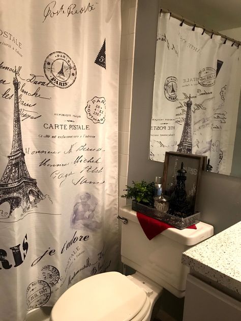 Paris Bathroom Decor Ideas, Parisian Bathroom Decor, Paris Theme Bathroom, Paris Bathroom Decor, Diy Paris, Parisian Bathroom, Paris Bathroom, Red Bathroom Decor, Theme Bathroom