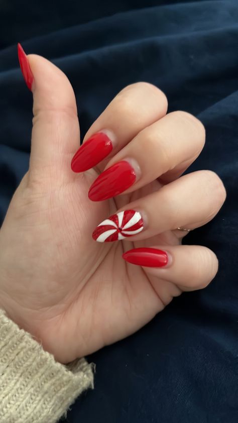 Christmas nails peppermint gelx candy cane nails Candy Cain Nails, Christmas Nails Peppermint, Peppermint Nails, Western Nails, Candy Cane Nails, Pretty Nail Polish, Toe Nail Color, Peppermint Candy Cane, Red Acrylic Nails