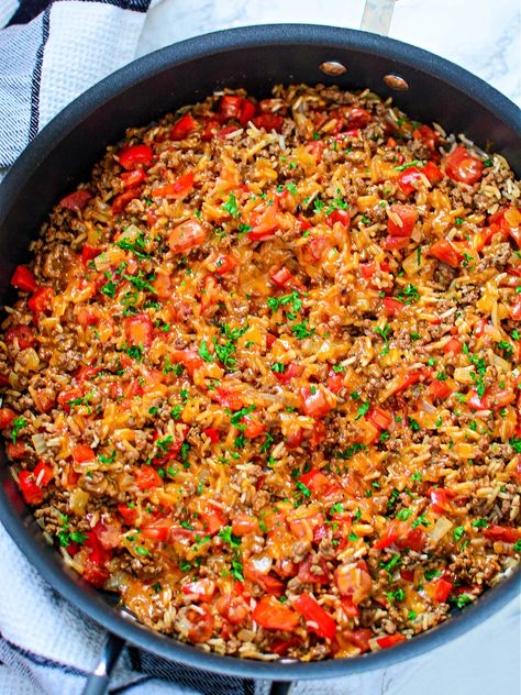 Ground Beef Rice Tomato Recipes, Ground Beef And Jasmine Rice Recipes, Hamburger Rice Skillet, Dirty Rice Recipe With Ground Beef, Dirty Rice With Ground Beef, Ground Beef And Rice Skillet, Green Chili Rice, Beef And Rice Skillet, Ground Beef And Spinach