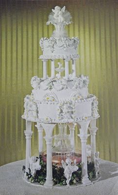 Vintage Wilton Wedding Cakes - I love how delicate these vintage cakes look! <3 Cake Pillars, Fountain Wedding Cakes, Heart Wedding Cakes, Fountain Cake, Big Wedding Cakes, Vintage Wedding Cake Topper, Square Wedding Cakes, Traditional Wedding Cakes, Traditional Wedding Cake