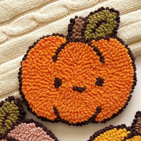 Tiny Yume on Instagram: "My pumpkin mug rugs are now available 🎃🧡 Only 2 of each designs in stock but I will make more if needed. Hope you love them! #pumpkin #punchneedle #punchneedleart #embroidery #embroideryart #autumn #cottagecore #mugrug" Pumpkin Mug Rugs, Pumpkin Punch Needle Patterns, Punch Needle Fall Patterns, Owl Punch Needle, Halloween Needle Punch, Pumpkin Mug Rug, Mug Rug Ideas, Pumpkin Punch Needle, Punch Needling Ideas