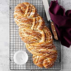 Italian Ricotta Easter Bread Recipe: How to Make It Marzipan Stollen Recipe, Stollen Recipe, Pecan Pumpkin, Almond Pastry, German Desserts, Potluck Desserts, Cake Mug, Potato Dumplings, Spritz Cookies