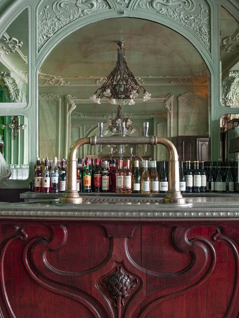 Photo by Joanna Maclennan. Art Nouveau Bar, Art Nouveau Interior, Art Nouveau Furniture, Saint Luke, Reina Isabel Ii, Paris Restaurants, Art Nouveau Design, British Design, Belle Epoque