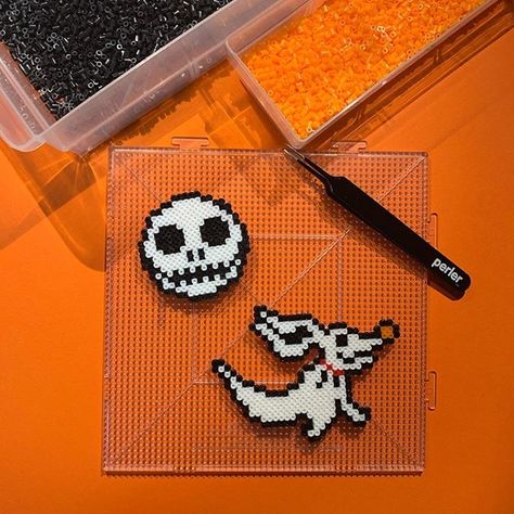 Hama Beads Halloween, Hamma Beads Ideas, Melty Bead Patterns, Pearl Beads Pattern, Easy Perler Beads Ideas, Fuse Bead Patterns, Hama Beads Design, Perler Bead Templates, Perler Crafts