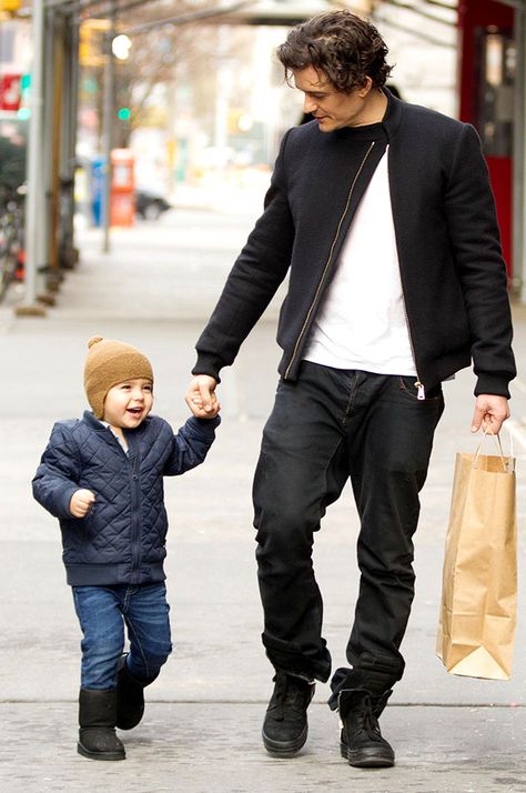 Orlando Bloom Style, Father Son Pictures, Flynn Bloom, Son Pictures, Orlando Bloom, Celebrity Dads, Father Son, Cute Family, Miranda Kerr