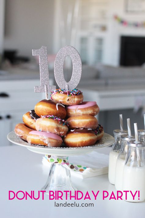 Host Party Ideas, Krispy Kreme Donut Cake, Birthday Cake Donut, Krispy Kreme Birthday, Donut Birthday Cake, Host Party, Birthday Breakfast Party, Donut Birthday Party, Donut Party Favors