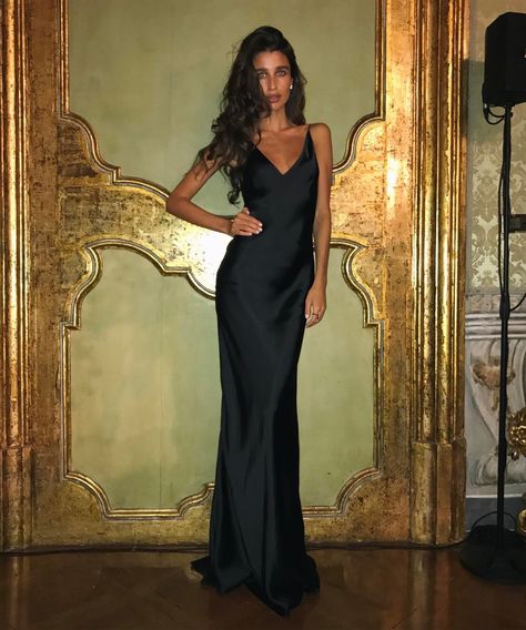 See this Instagram photo by @anyalitva • 8,514 likes Black Tie Attire, Floor Length Maxi Dress, Chic Brides, Black Tie Gala, Prom Ideas, Black Bridesmaid Dresses, Womens Style, Event Outfit, Maxi Dress Prom