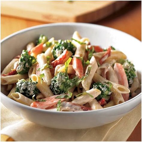 Weight Watchers friendly, quick & easy one-pot pasta with fresh vegetables in a light cream sauce - only 9 WW Freestyle SmartPoints! Light Pasta Dishes, Light Pasta, Pampered Chef Recipes, Pasta Ingredients, One Pot Pasta, Penne Pasta, 21 Day Fix, Chef Recipes, Pampered Chef