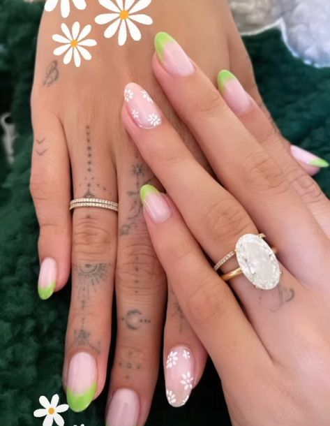 Hailey Bieber Nail, Easter Manicure, Celebrity Engagement Ring, Hailey Bieber Nails, Bieber Nails, Confetti Tour, Oval Engagement Ring, Simple Gel Nails, Casual Nails