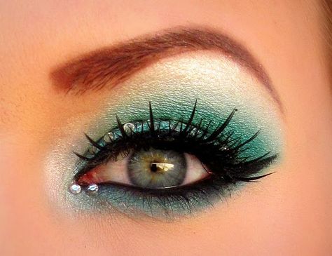 Teal/Green! Christmas Party Makeup, Christmas Eye Makeup, Makeup 2018, Christmas Makeup Look, The Girl Next Door, Dance Makeup, Christmas Makeup, Party Look, Fantasy Makeup