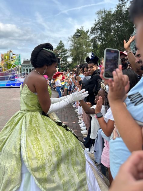 Friend group, paris, vacation, france, Europe, shopping, Eiffel, french, Disney, Eurodisney, disneyland, Tiana, princess, costume, pure, sweet Tiana Disneyland, Europe Shopping, Disneyland Shop, Disney World Princess, Tiana Princess, Canada Trip, Paris Vacation, Princess Tiana, Princess Costume