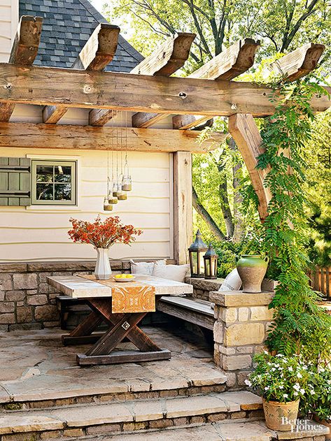 Make the most out of a petite patio with these creative, space-stretching tips and design ideas. Design Per Patio, Patio Pergola, Pergola Patio, Built In Bench, Design Exterior, Garden Seating, Small Patio, Patio Seating, Back Patio