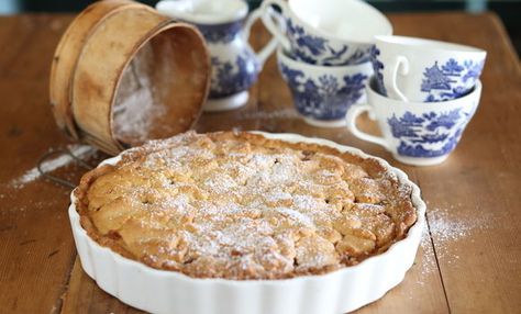 Sangiovese Verjuice and Apple Shortcake - Maggie Beer, a Barossa Food Tradition Apple Shortcake, Fruity Cake, Honey Cinnamon, Cream Biscuits, Shortcake Recipe, Beer Recipes, Sweet Pastries, Sweet Tarts, Pie Plate