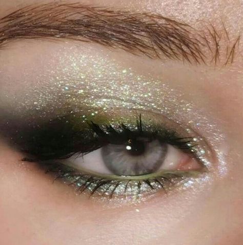 Green Eyes With Green Eyeshadow, Green Eyes Green Eyeshadow, Green Contour Makeup, Green Smoky Eyes Makeup, Slytherin Makeup Looks, Makeup For Green Outfit, Green And Silver Makeup, Ethereal Eye Makeup, Green Makeup Aesthetic