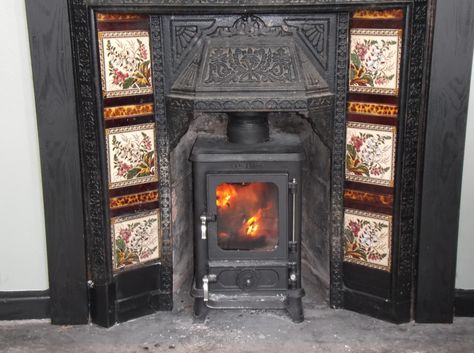 Hobbit Wood Stove, Victorian Fireplace Ideas, Hobbit Stove, Wood Burning Stoves Living Room, Inset Stoves, Flat Decor, Victorian Fireplace, Small Fireplace, Log Burner