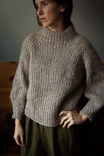 A cosy, ribbed raglan sweater. The pattern includes instructions for both the mock neck and the crew neck. Ribbed Sweater Pattern, Round Tapestry, Knit Vest Pattern, Magic Loop, Raglan Sweater, Knitted Wit, Bind Off, Sweater Knitting Patterns, Top Down