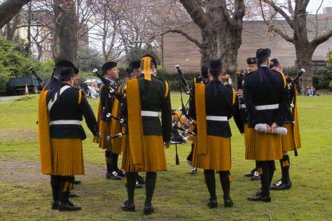 The Difference between Scottish and Irish Kilts | Lochcarron of Scotland | Blog Celtic Background, Male Wears, Irish Army, Ulster Scots, Irish Kilt, Modern Kilts, Scottish Pride, Scottish Dress, Irish Symbols