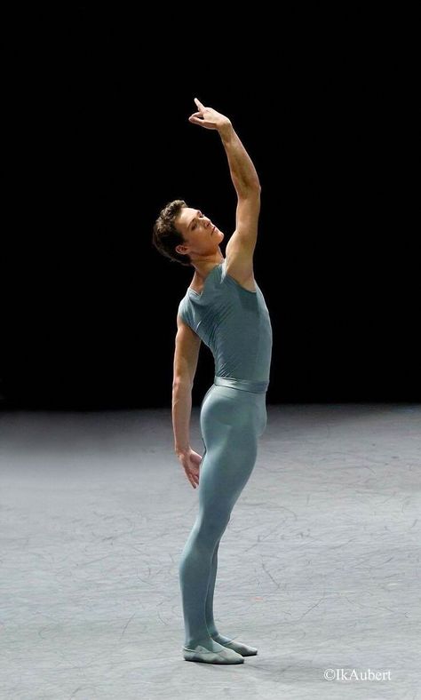 Arthur et la Danse: Hugo Marchand - Danseur Etoile - Opéra National de... Hugo Marchand, Black Unitard, William Forsythe, Mens Leotard, Modern Ballet, Male Dancers, Male Ballet, Opera Ballet, Man Anatomy