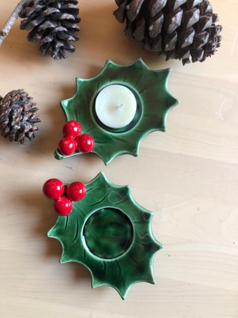 Holly Berry Christmas Tealight Candle Holder Handmade Ceramic - Etsy Winter Candle Holder, Candle Holder Christmas Diy, Christmas Gifts Ceramic, Christmas Pottery Handmade, Clay Christmas Decorations Air Dry, Christmas Clay Craft Ideas, Christmas Wreath Ceramic, Diy Christmas Ceramics, Christmas Incense Holder