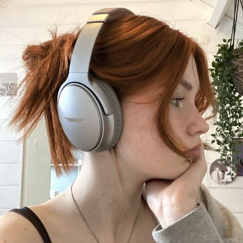 Headphone Outfit, Lynn Painter, Better Than The Movies, Bose Headphones, Cute Headphones, Girl With Headphones, Chloe Walsh, Downtown Girl, Ginger Hair