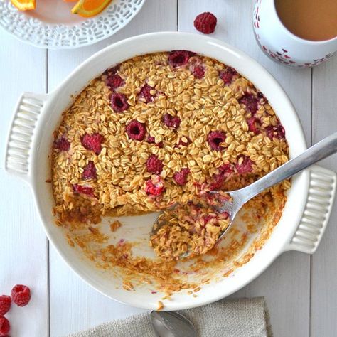 Raspberry Baked Oatmeal Ways To Eat Oatmeal, Raspberry Baked Oatmeal, Holiday Casseroles, Oatmeal Healthy, Learning Crochet, Oatmeal Bake, Raspberry Oatmeal, Healthy Casserole, Healthy Casserole Recipes