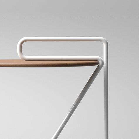 Just love the appearance like the wooden tabletop bends the metal tube backwards which functions as base support and as a clever transport handle. #design #table #furniture #espritdesign Low Tech, Crossbow, Steel Furniture, Metal Furniture, Metal Wire, Sustainable Design, Cinema 4d, Design Architecture, Made Of Wood