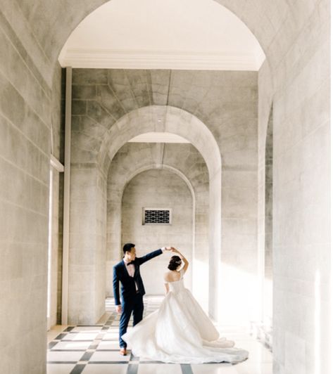 National Gallery Singapore Singapore Wedding Photoshoot, University Photoshoot, Suit Pose, Inspirasi Prewedding, National Gallery Singapore, Fairytale Wedding Theme, Prenup Ideas, Prewedding Photo, Museum Photography