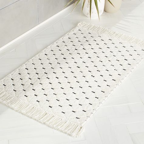 Stitch Black And White, Black Bath Rug, White Bathroom Rug, Black Bath Mat, Black And White Bathroom, Modern Bath Mat, White Bath Mat, Wood Bath, Black Bath