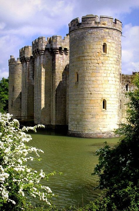 Bodiam Castle, north side, Bodiam, East Sussex Castle With Moat, Fantasy Fortress, Houses Mansions, Bodiam Castle, British Castles, English Castles, Castles In England, Castle Mansion, Sussex England