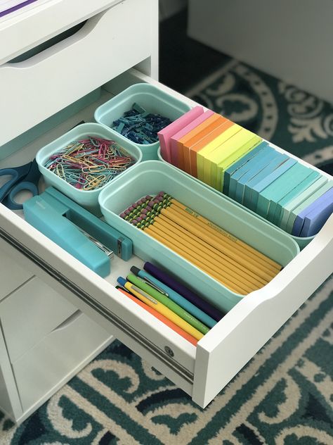 Teacher Desk Organization, Desk Organization Ideas, Declutter And Organize, Room Organisation, How To Declutter, Teacher Desk, Study Room Decor, Organize Declutter, Home Organization Hacks