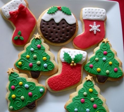 X-mas cookies with fondant Christmas Tree Baking, Christmas Cheesecake Recipes, Decorated Christmas Cookies, Cookies Cupcake, Christmas Cheesecake, Christmas Biscuits, Tree Cookies, Fondant Cookies, Cookies Christmas