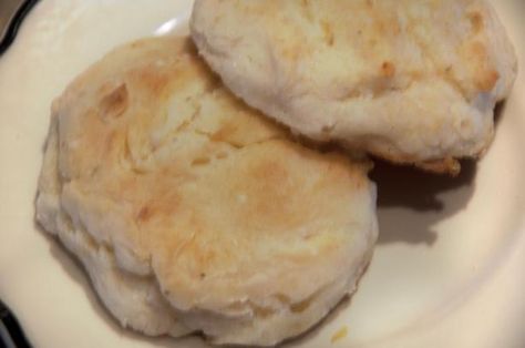 Easy sour cream biscuits Flat Biscuits, Cream Drop Biscuits, Homemade Drop Biscuits, Quick Biscuits, Sour Cream Biscuits, Drop Biscuits Recipe, Stew Soup, Cream Biscuits, Sour Cream Recipes