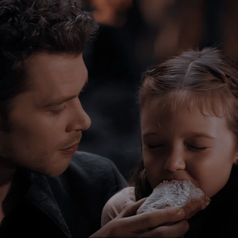 Klaus And Hope, Freya Mikaelson, The Originals 3, The Mikaelsons, Davina Claire, Vampire Diaries Cast, Original Vampire, Joseph Morgan, Klaus Mikaelson