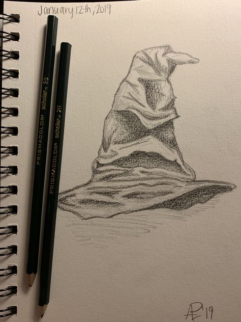 The Sorting Hat Drawing, Sorting Hat Drawing, Harry Potter Art Sketches, Harry Potter Sketchbook, Harry Potter Sketches, Harry Potter Sketch, The Sorting Hat, Pencil Sketches Easy, Harry Potter Sorting Hat