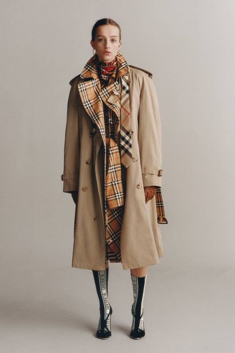 Burberry Iconic Trench Coat Reimagined | HYPEBAE Burberry Coat Outfit, Chunky Knit Sweater Dress, Outfit Ideas For Winter, Burberry Plaid, Burberry Outfit, Trench Coat Outfit, Burberry Coat, Trench Coat Style, Burberry Trench