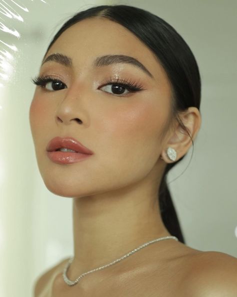 @jellyeugenio: “I really wanna caption this WAP 😩 pero sige lady in red na lang 💃 @nadine in @boomsason 🔥🔥🔥…” Fresh Makeup Look, Glam Eye Makeup, Soft Makeup Looks, Bridal Makeup Natural, Fresh Makeup, Glasses Makeup, Wedding Makeup Looks, Caption This, Fancy Makeup