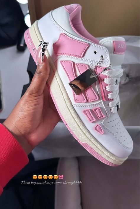 Cute Designer Shoes, Pink Designer Shoes, Pink And White Shoes, Birthday Shoes, Pretty Sneakers, Trendy Shoes Sneakers, Pretty Shoes Sneakers, Kicks Shoes, Shoes Outfit Fashion