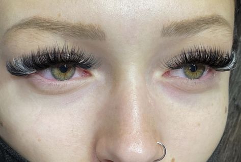 Eyelash Extension With White, Lashes With White Strip, Eyelash Extensions White Ends, Hybrid Lashes With White, Lash Extensions White Accent, Lash Extensions With Color White, White Lash Extensions Styles, White And Black Lashes, White Lashes Extensions