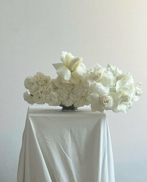 Modern White Flowers, White Flower Installation, Neutral Wedding Florals, White Orchid Centerpiece, White Floral Arrangements, White Flower Arrangements, Orchid Centerpieces, Joshua Tree Wedding, Flower Installation