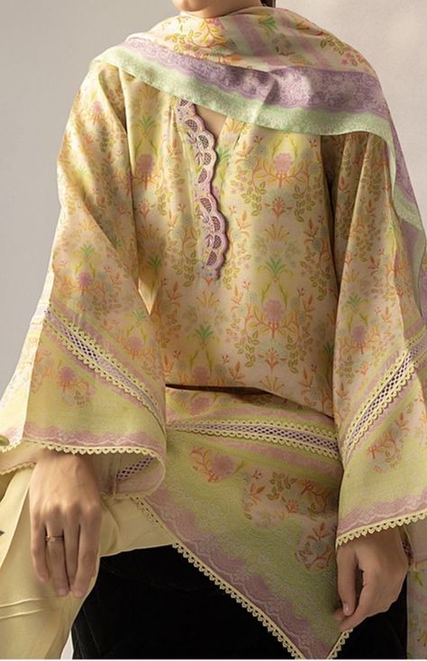 Pakistani Sleeves Pattern For Kurtis, Pakistani Dress Pattern, Pakistani Lace Kurtas, Lawn Neck Design, Pakistani Neck Designs, Kameez Neck Designs, Indian Dress Up, Simple Dress Casual, Kaftan Designs