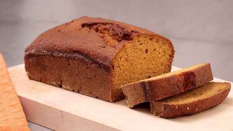 Ginger Pumpkin Bread | Martha Stewart Easy Quick Bread Recipes, Easy Quick Bread, Quick Bread Recipes Easy, Pumpkin Bread Easy, Strawberry Bread, Pumpkin Loaf, Martha Stewart Recipes, Pumpkin Spice Cake, Homemade Applesauce