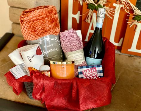 Christmas Basket For Mother In Law, Christmas Gift Basket For In Laws, Mother In Law Gift Basket Ideas, Mother In Law Birthday Gift Ideas, Holiday Gift Baskets Christmas, Mother In Law Gift Ideas, Xmas Gift Baskets, In Law Gift Ideas, In Law Christmas Gifts